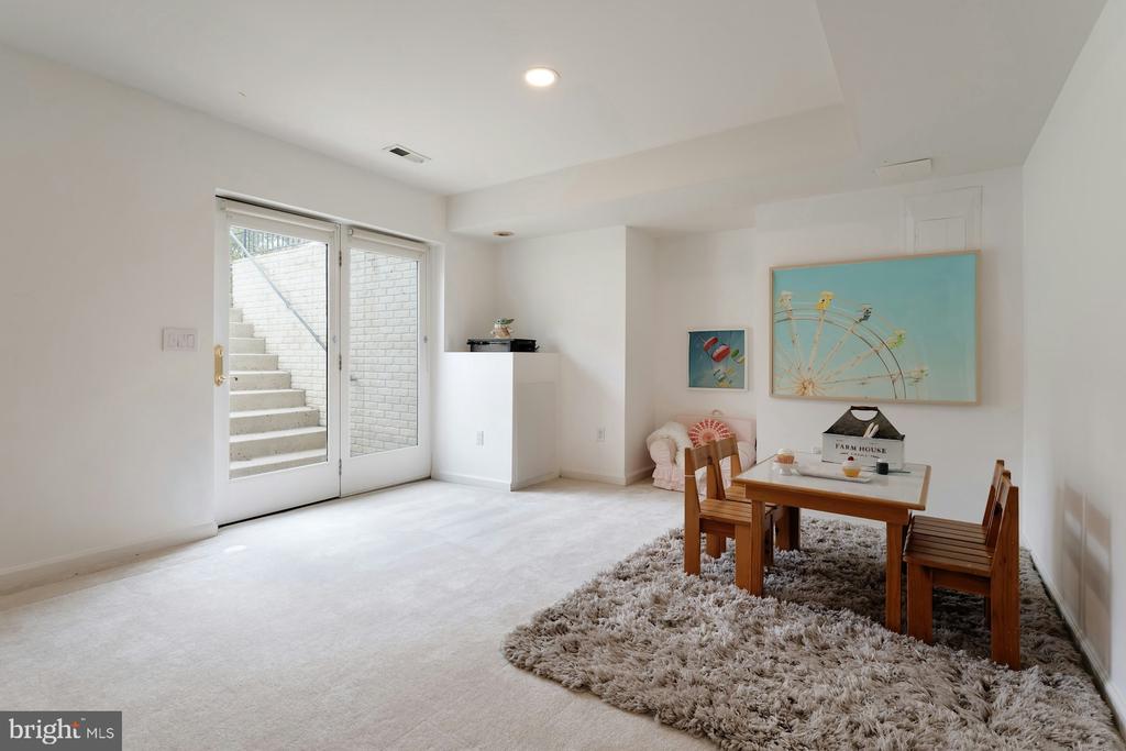 21581 KOUROS COURT