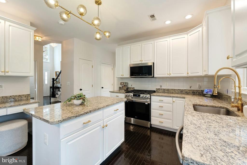21581 KOUROS COURT