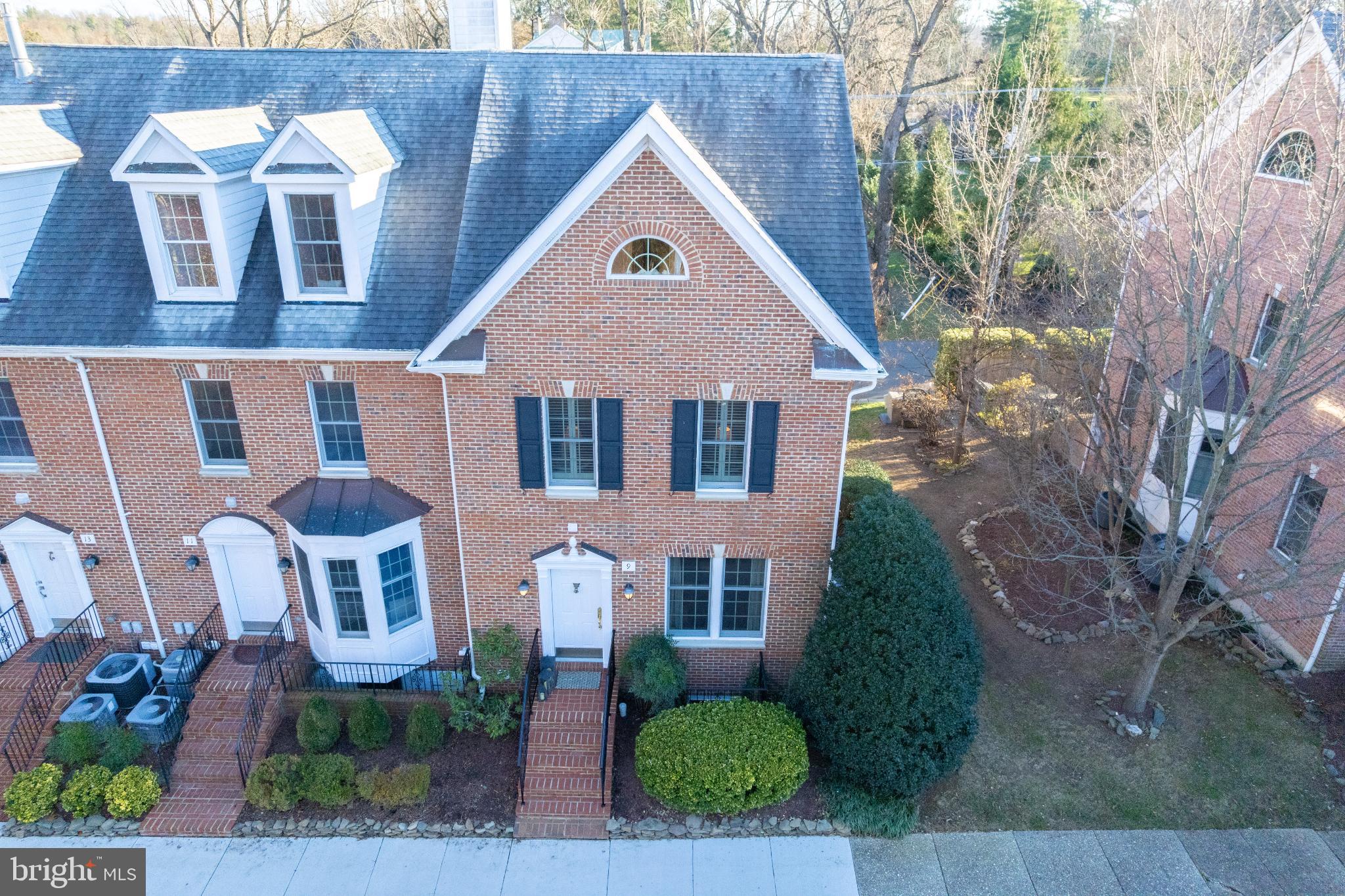 9 HUNT COURT