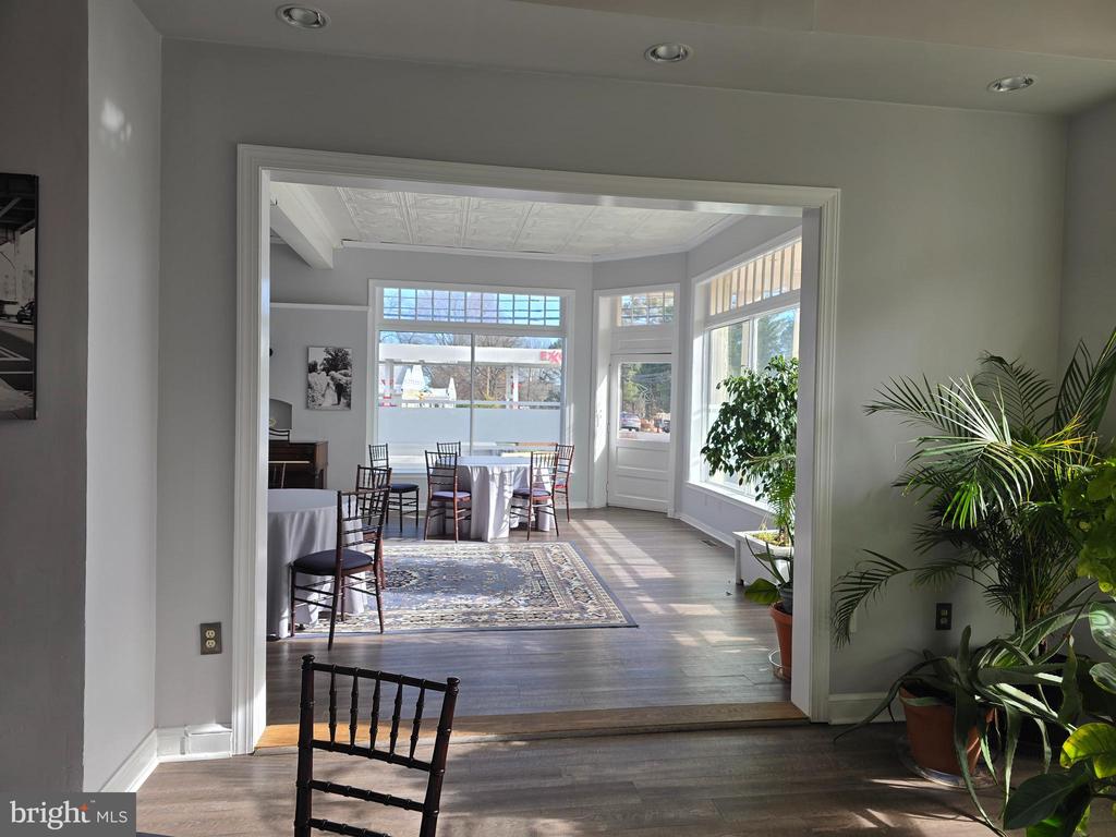1 W LOUDOUN STREET