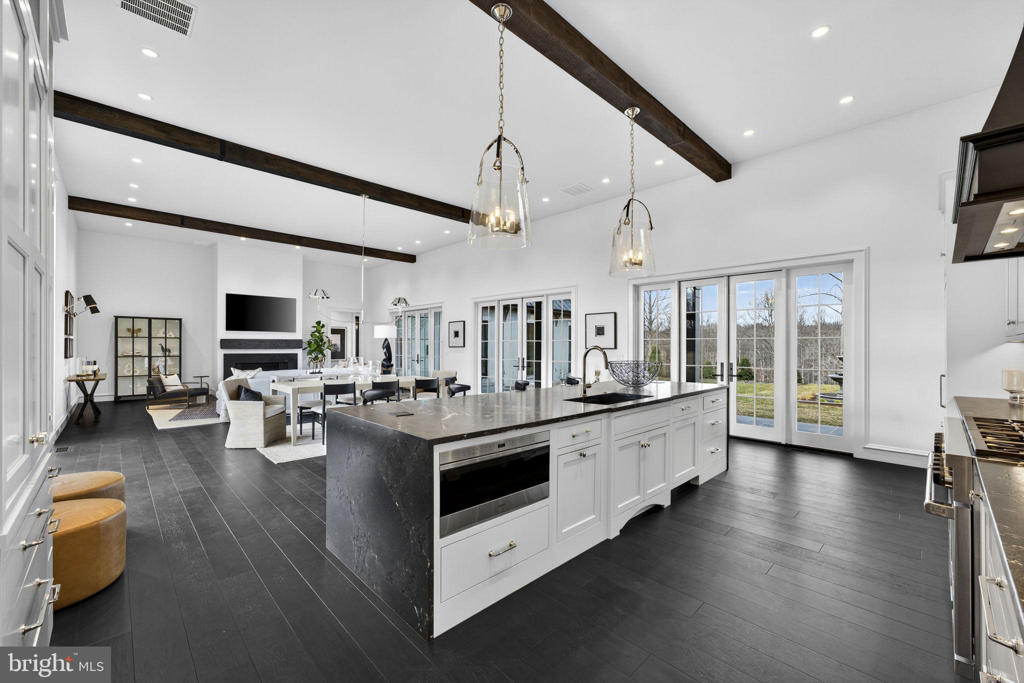 1 FOXTROT KNOLL LANE