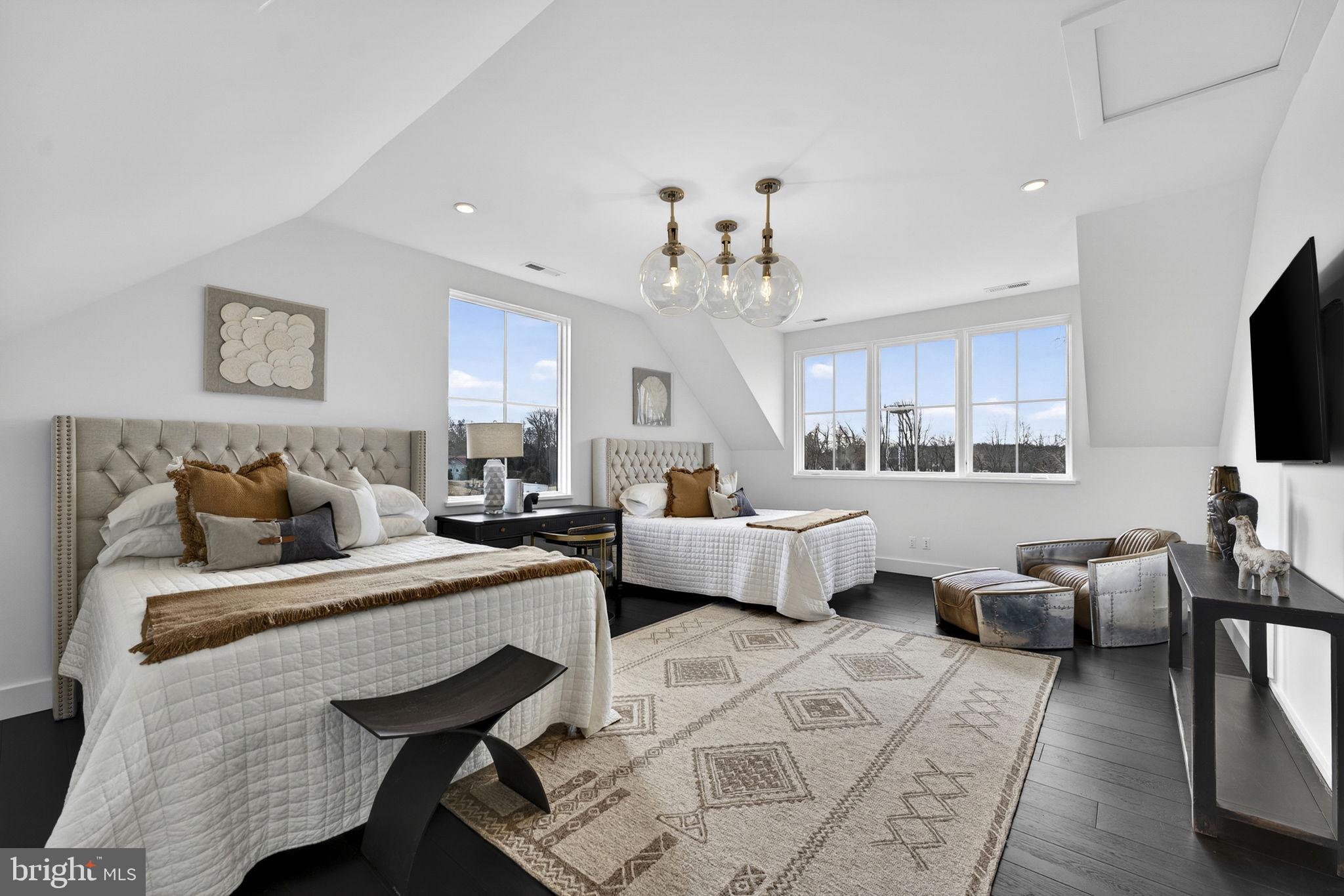 1 FOXTROT KNOLL LANE