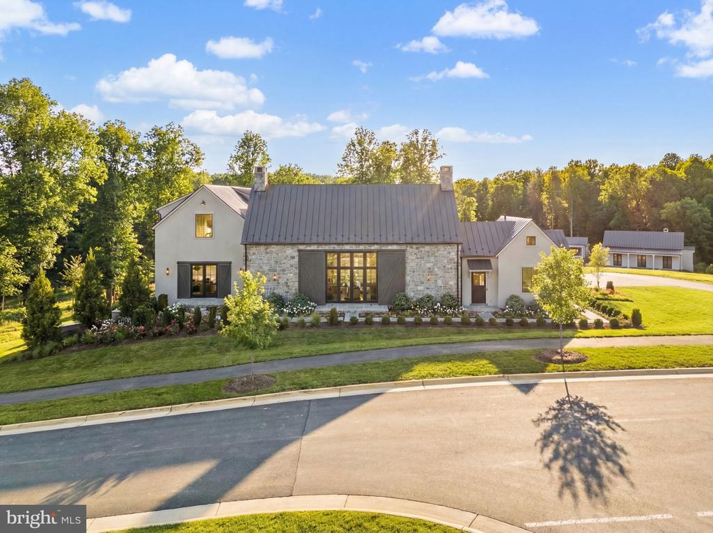 1 FOXTROT KNOLL LANE