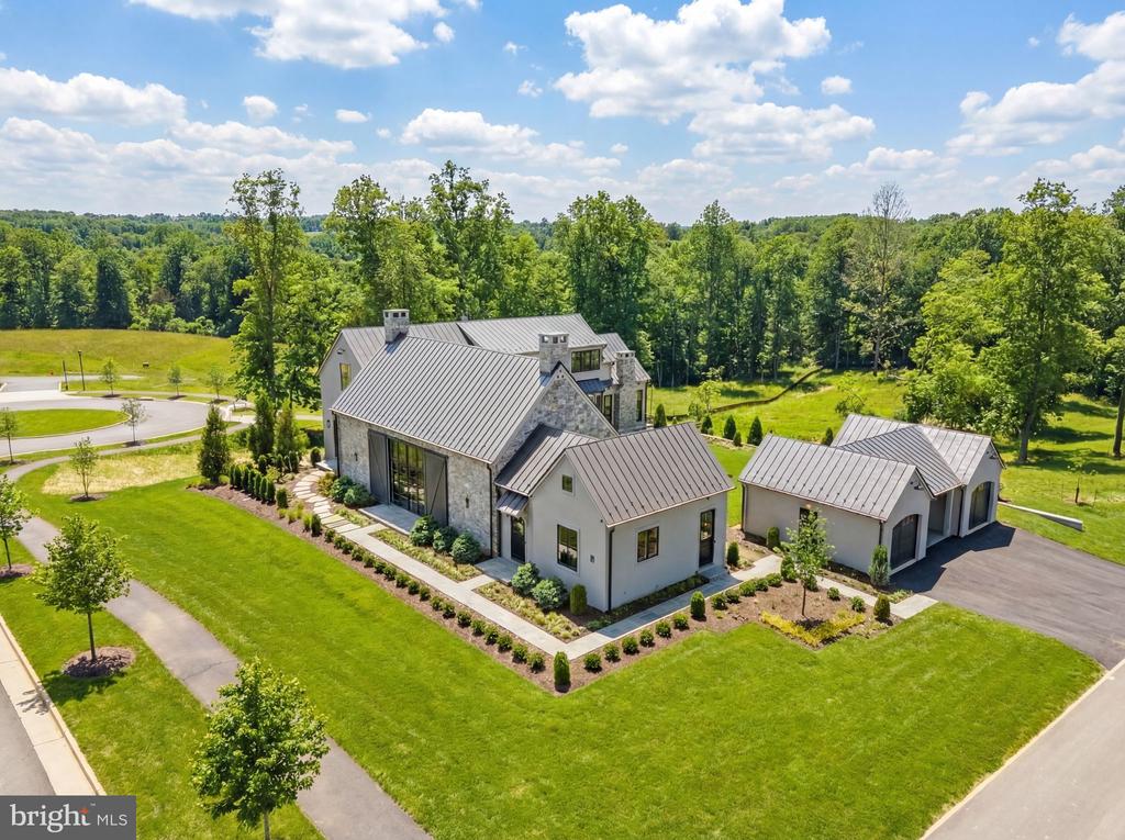 1 FOXTROT KNOLL LANE