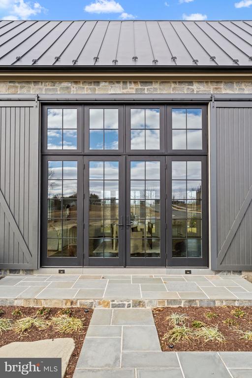 1 FOXTROT KNOLL LANE