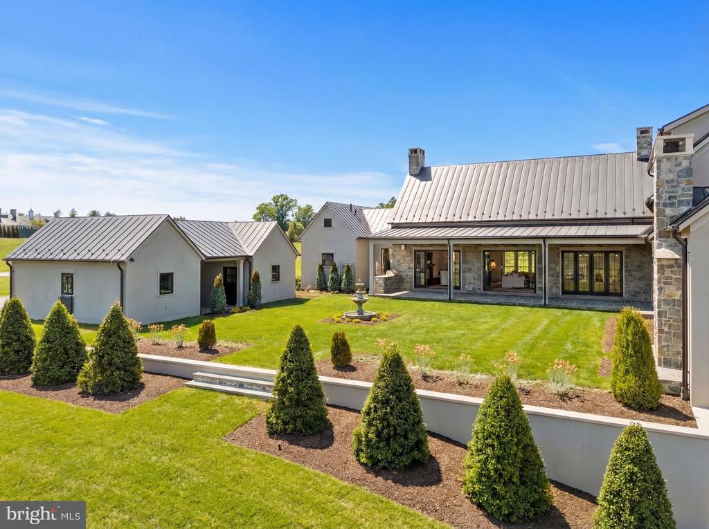 1 FOXTROT KNOLL LANE
