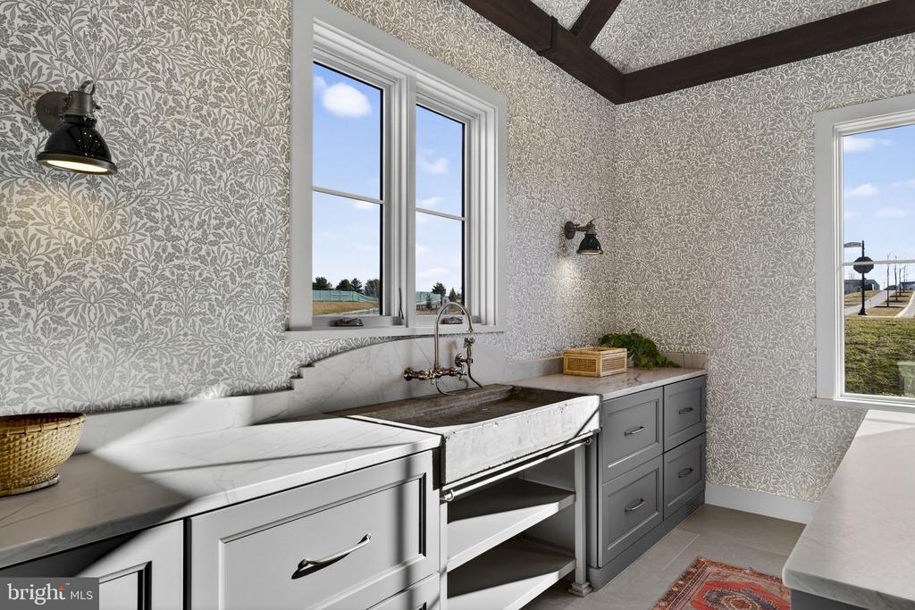 1 FOXTROT KNOLL LANE