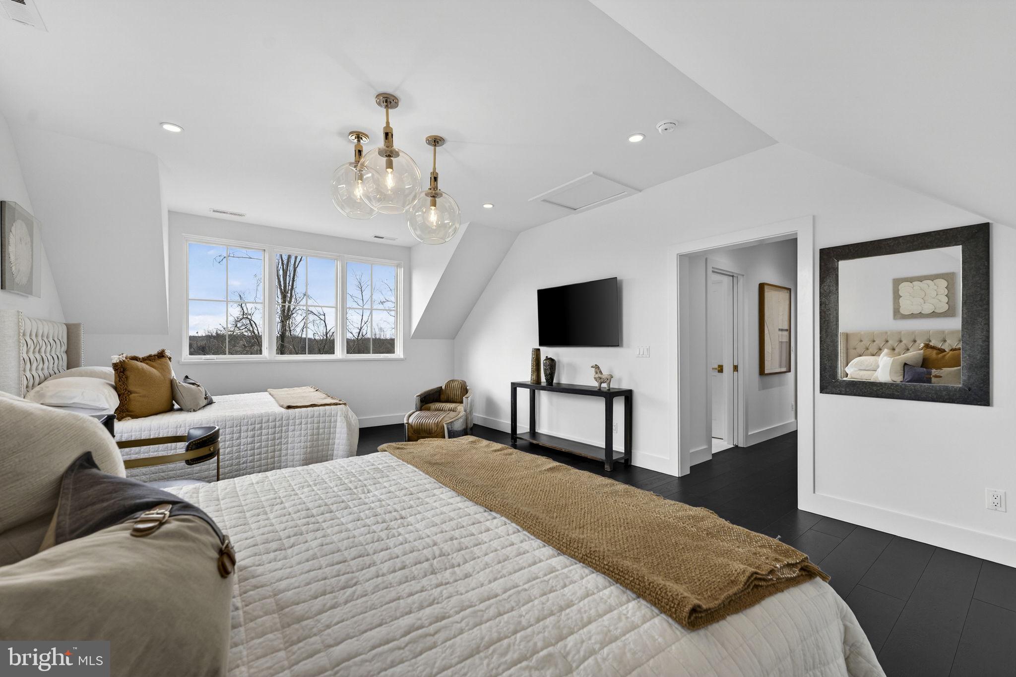 1 FOXTROT KNOLL LANE