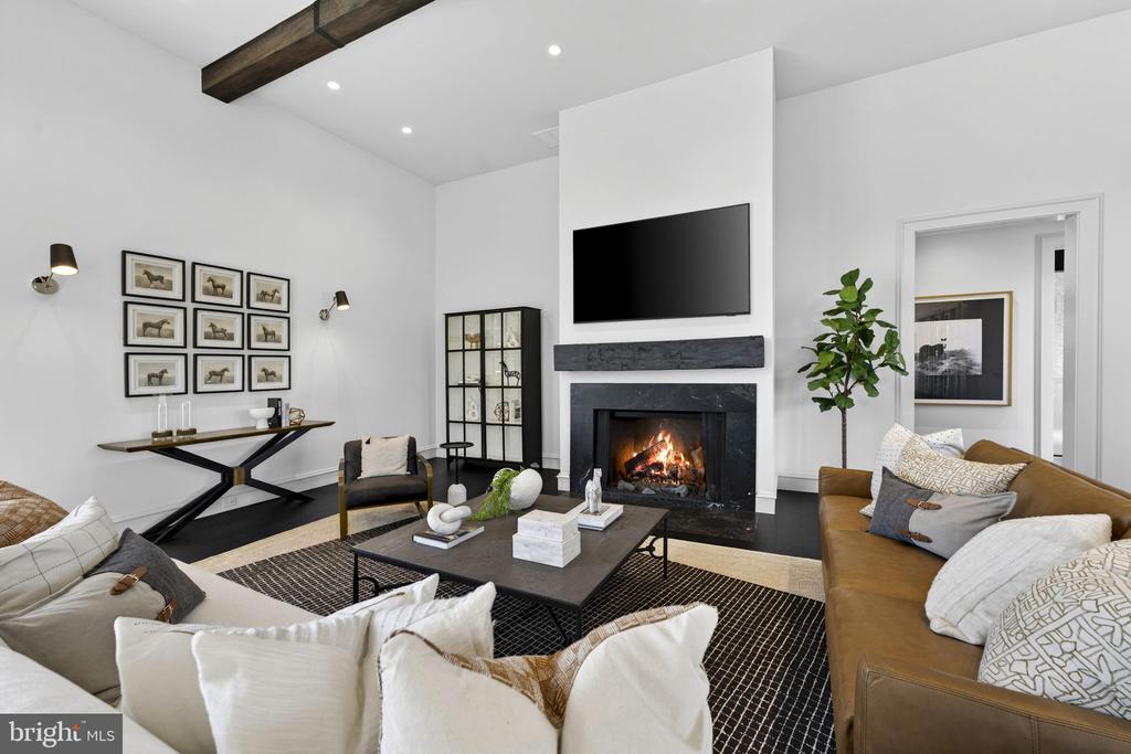 1 FOXTROT KNOLL LANE