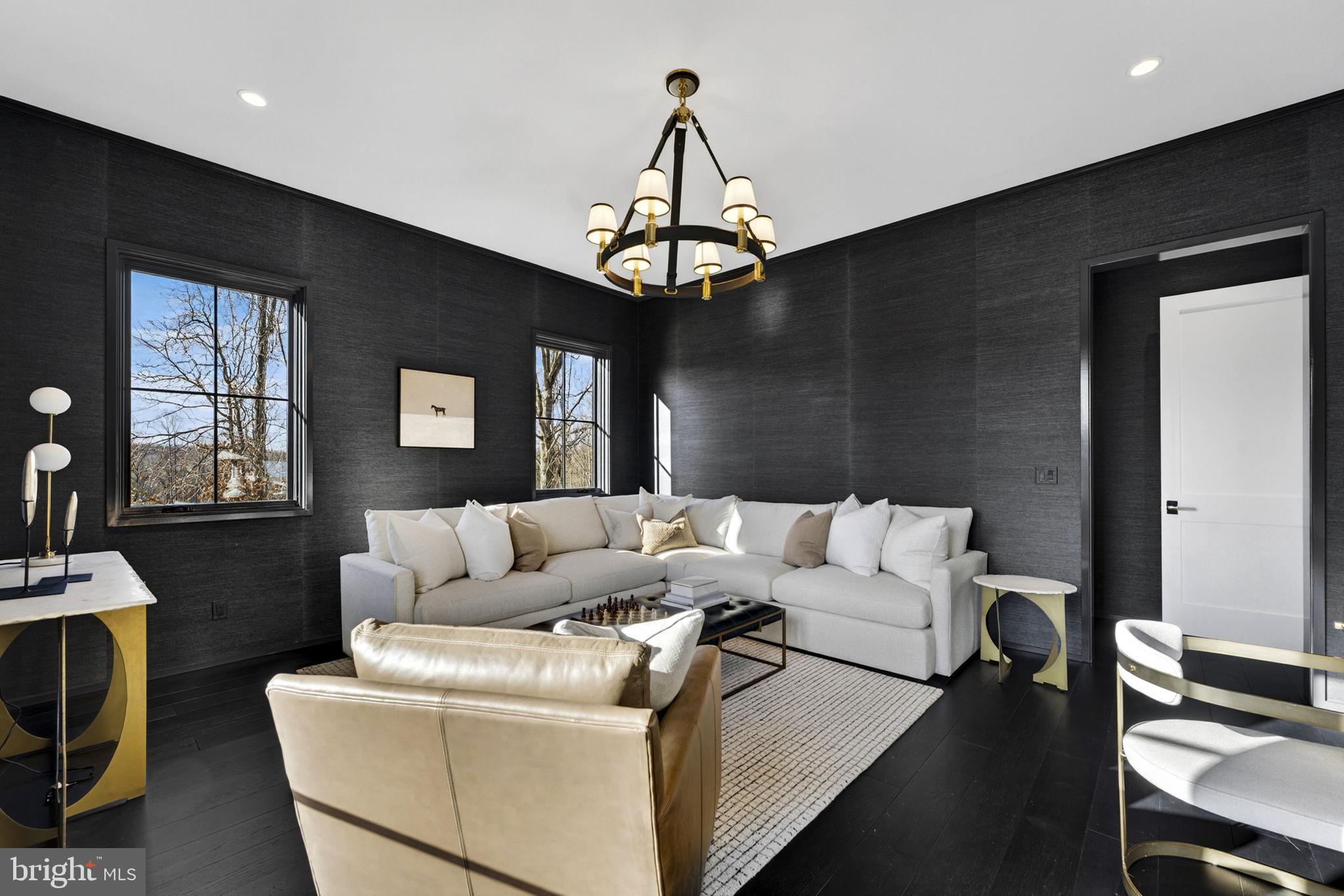 1 FOXTROT KNOLL LANE