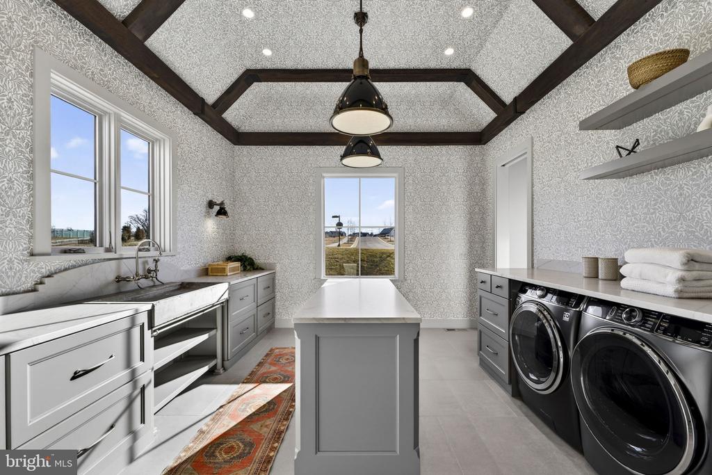 1 FOXTROT KNOLL LANE