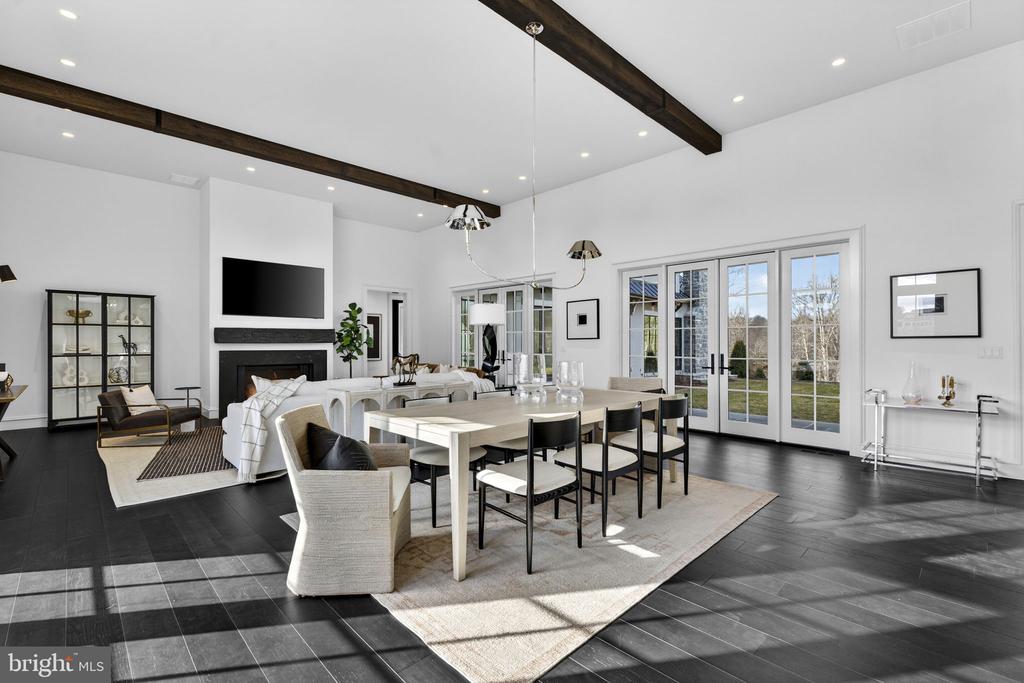 1 FOXTROT KNOLL LANE