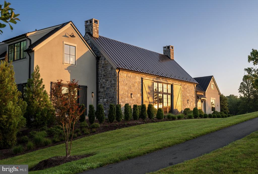 1 FOXTROT KNOLL LANE