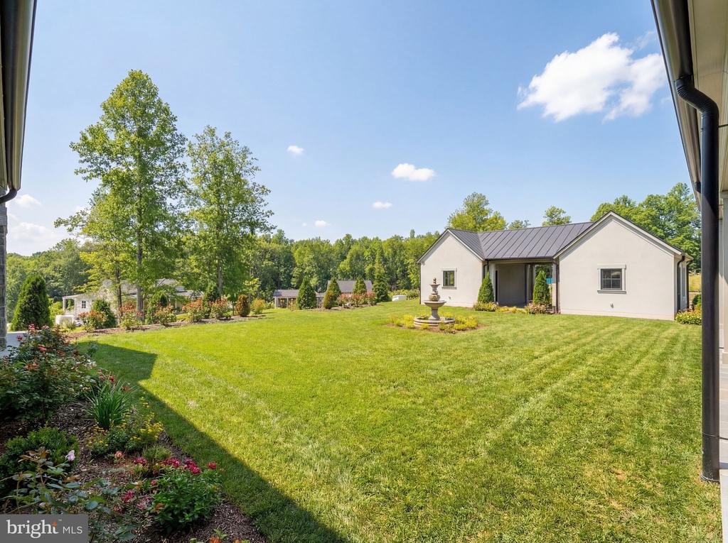 1 FOXTROT KNOLL LANE