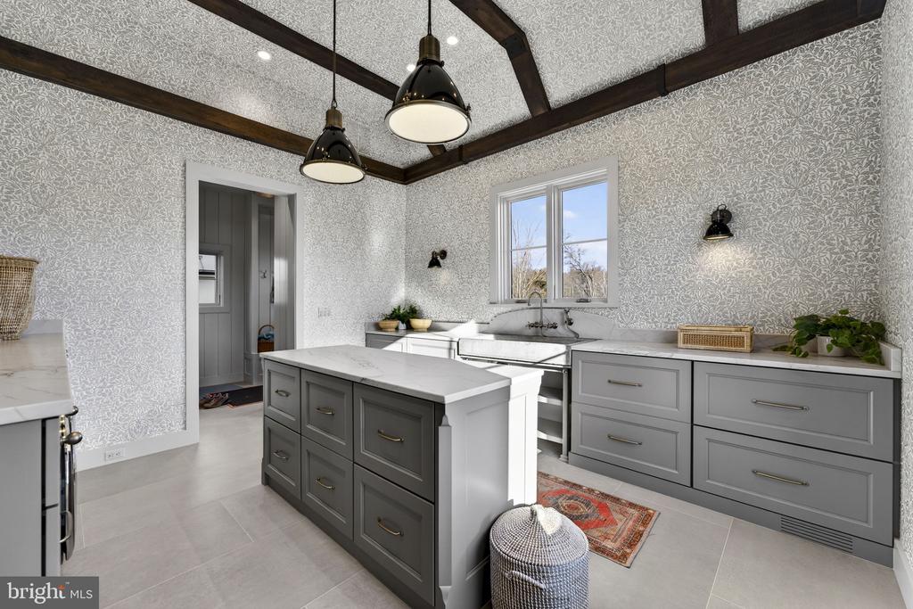 1 FOXTROT KNOLL LANE