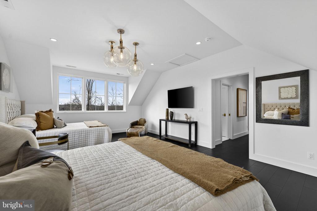 1 FOXTROT KNOLL LANE
