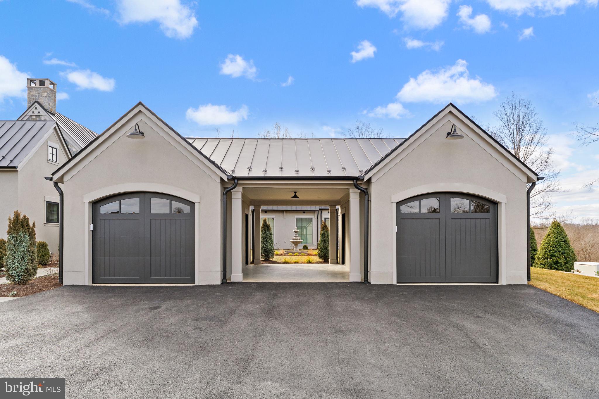 1 FOXTROT KNOLL LANE