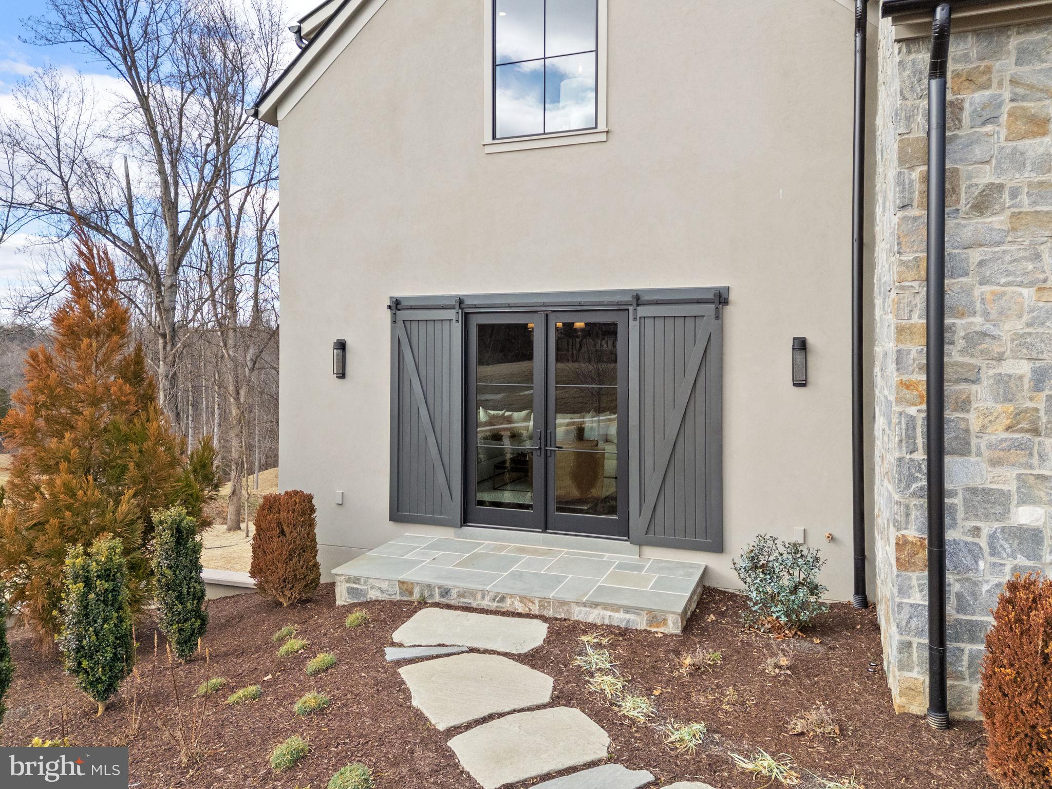 1 FOXTROT KNOLL LANE