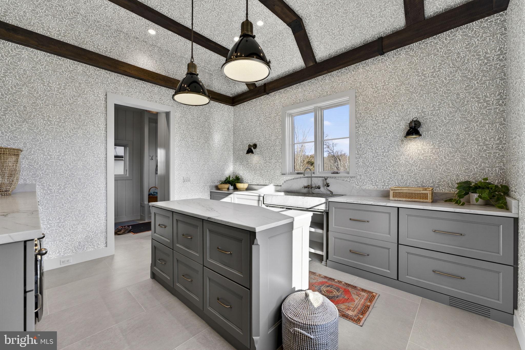 1 FOXTROT KNOLL LANE