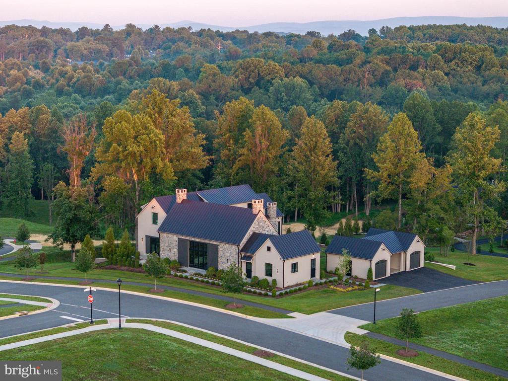 1 FOXTROT KNOLL LANE