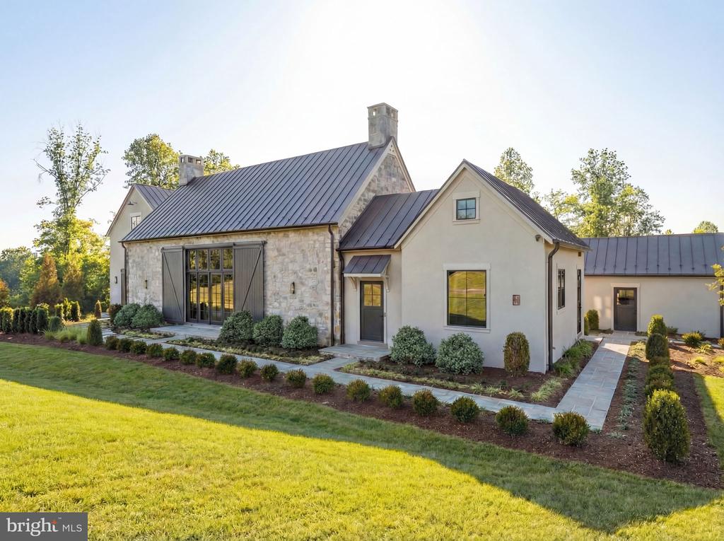 1 FOXTROT KNOLL LANE