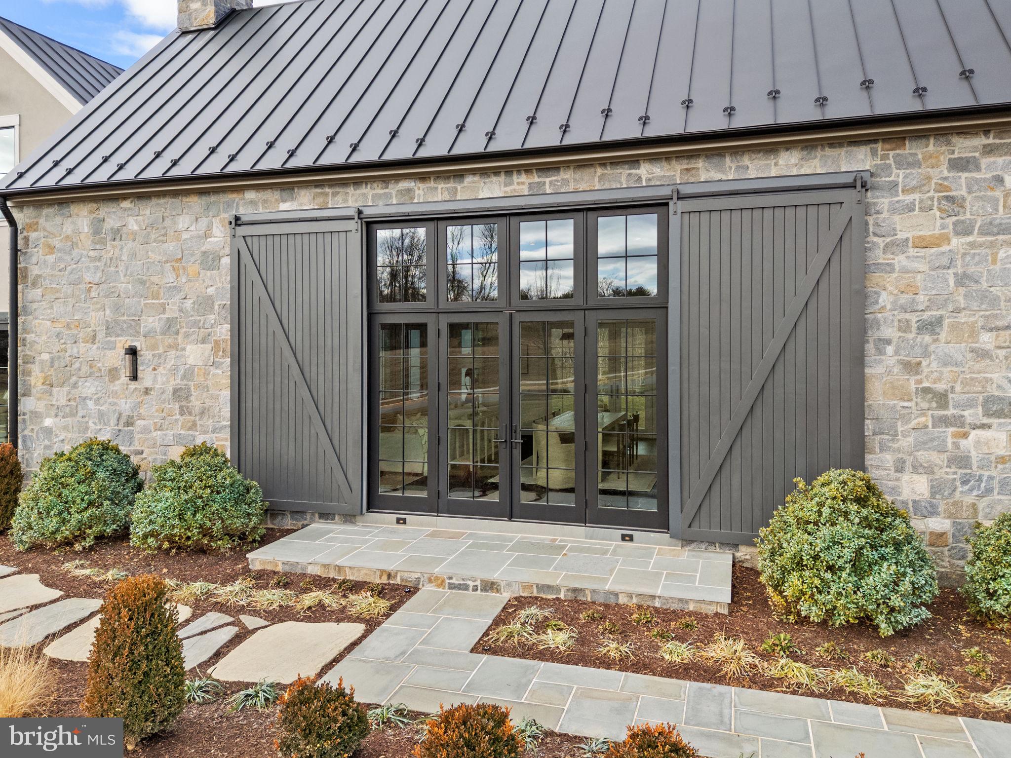 1 FOXTROT KNOLL LANE