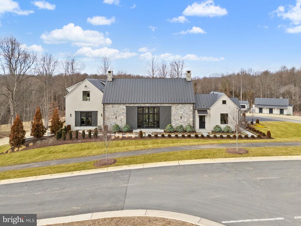 1 FOXTROT KNOLL LANE