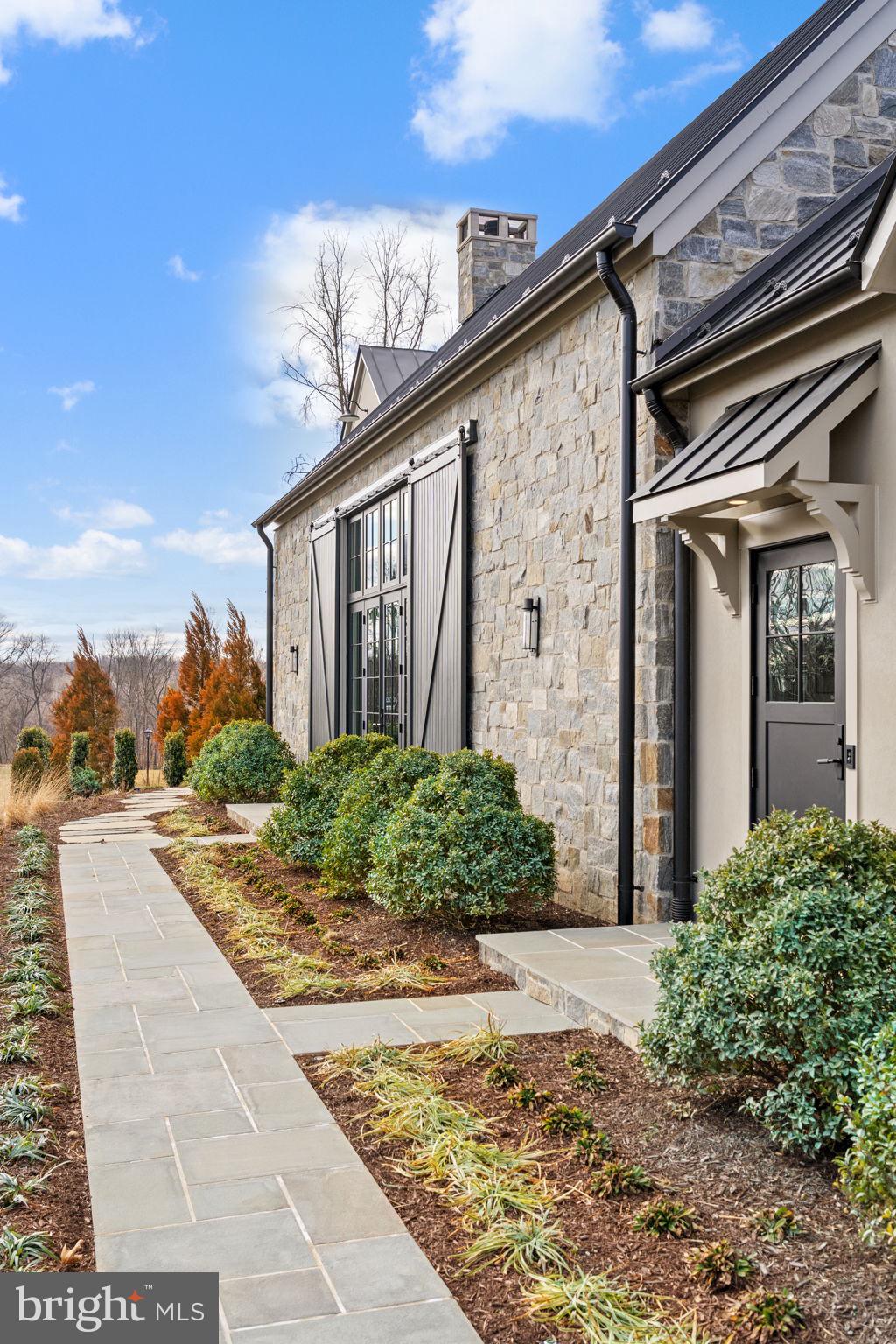 1 FOXTROT KNOLL LANE