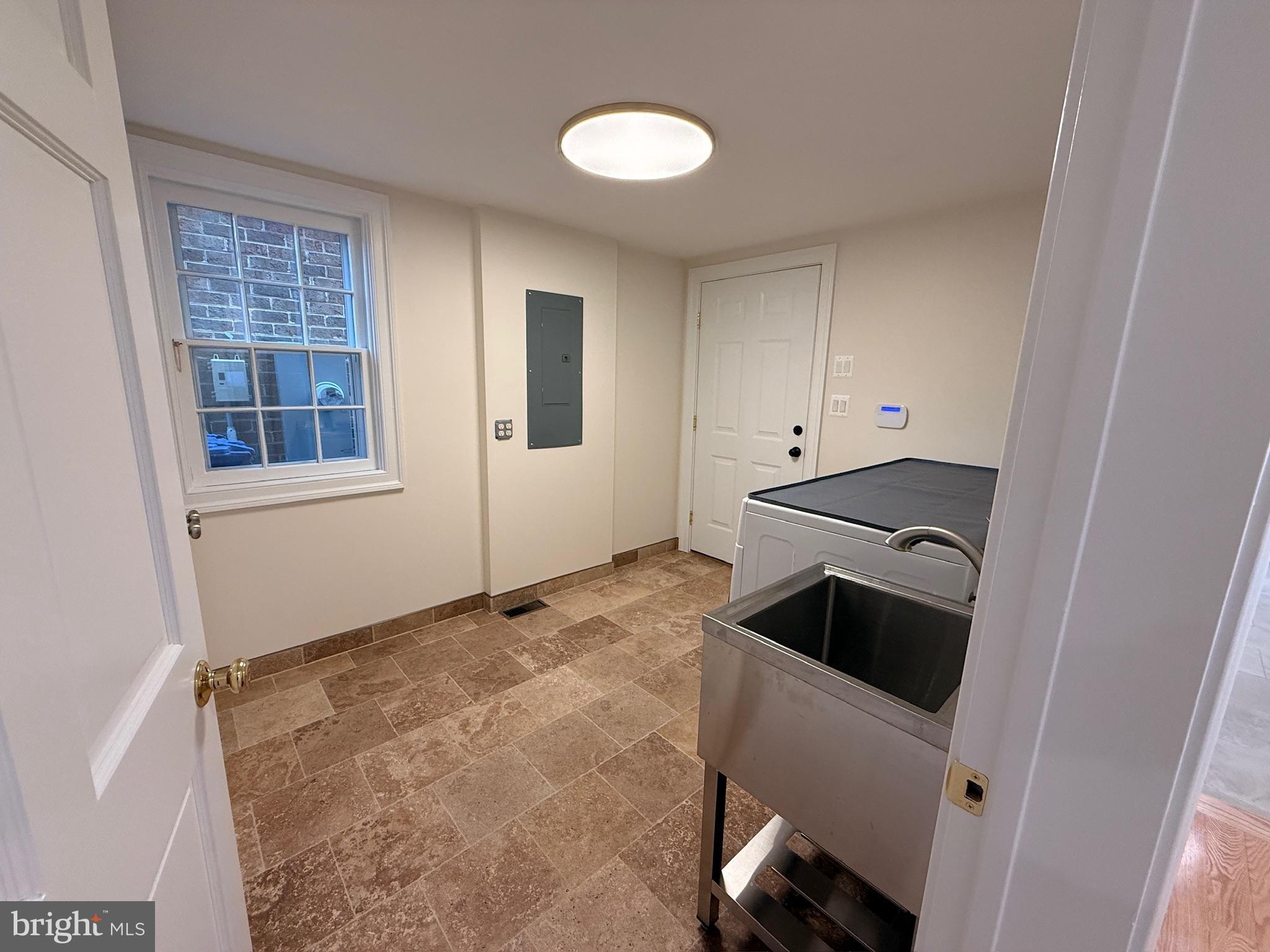 217 W MARKET STREET