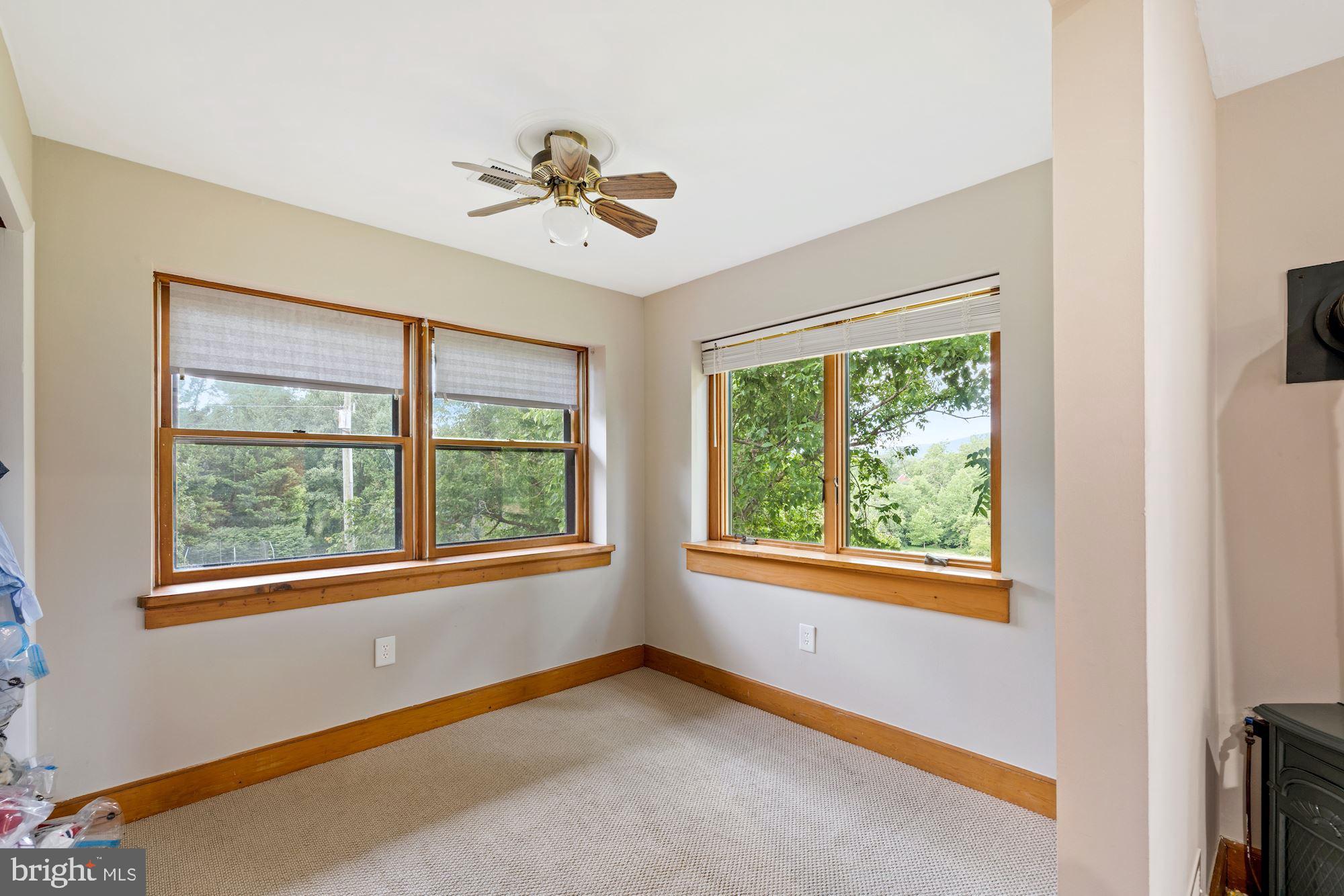 35299 SNICKERSVILLE TURNPIKE