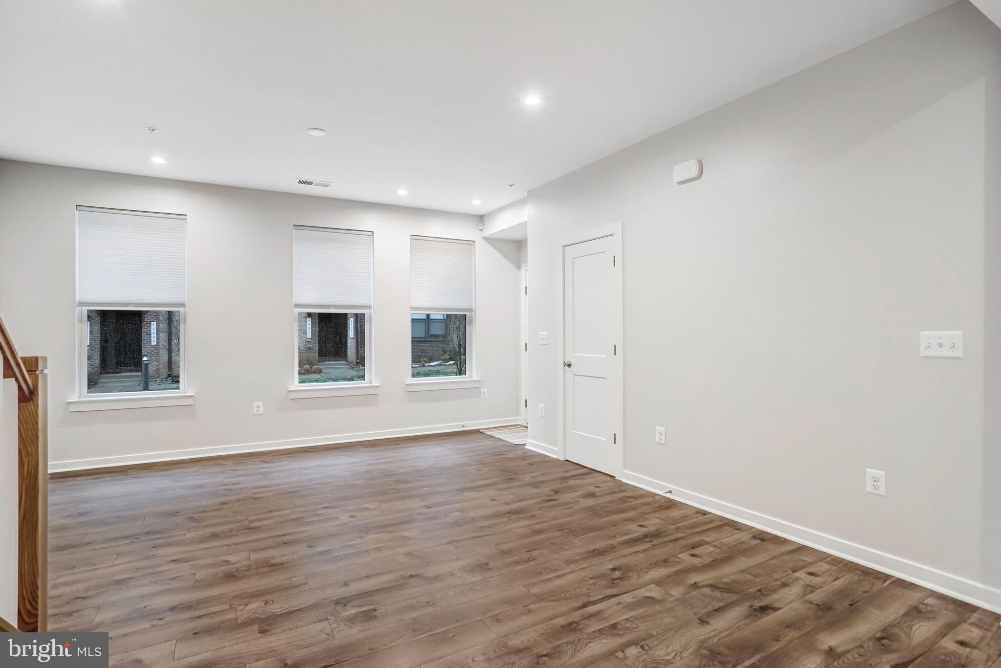 44499 WOLFHOUND SQUARE