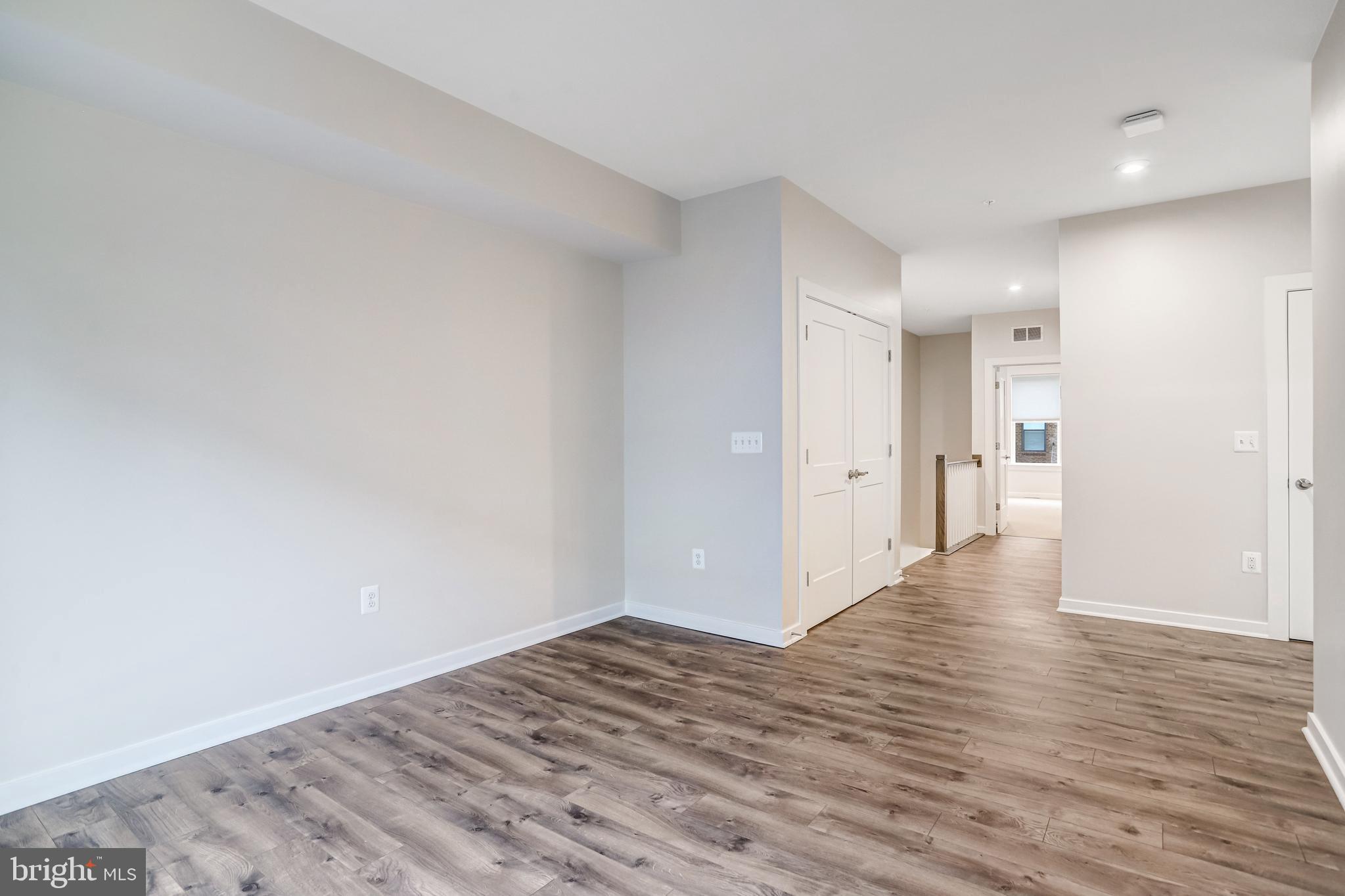 44499 WOLFHOUND SQUARE