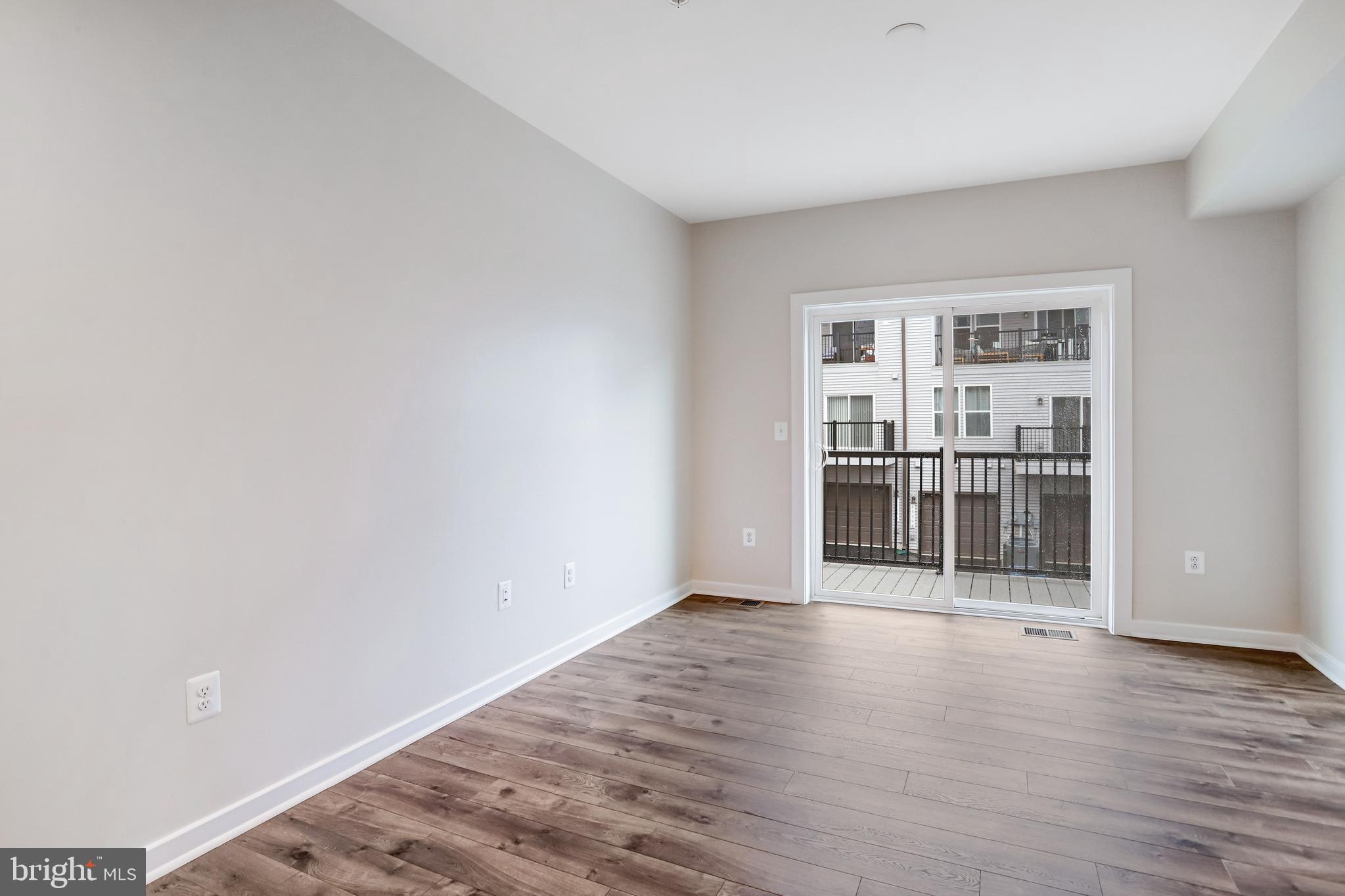 44499 WOLFHOUND SQUARE