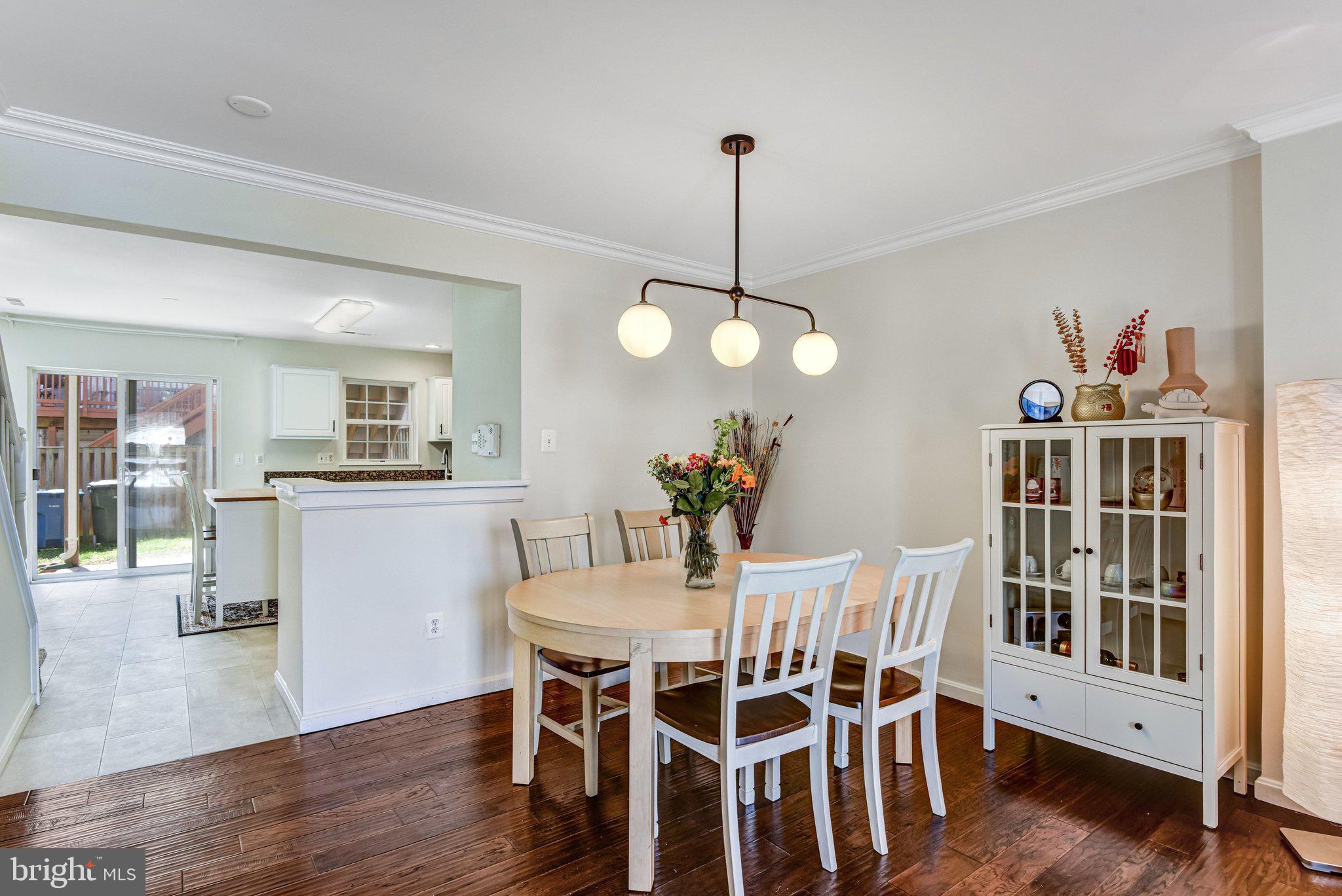 42847 PILGRIM SQUARE