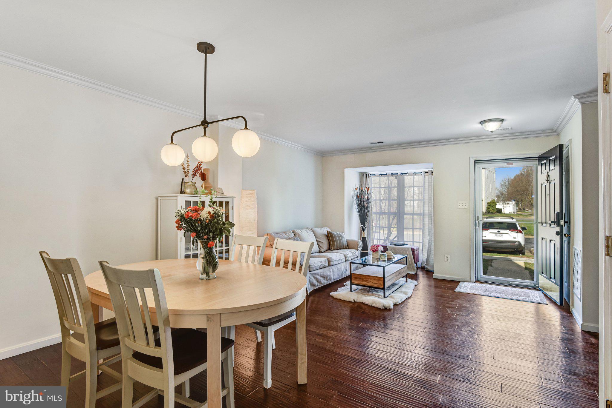 42847 PILGRIM SQUARE