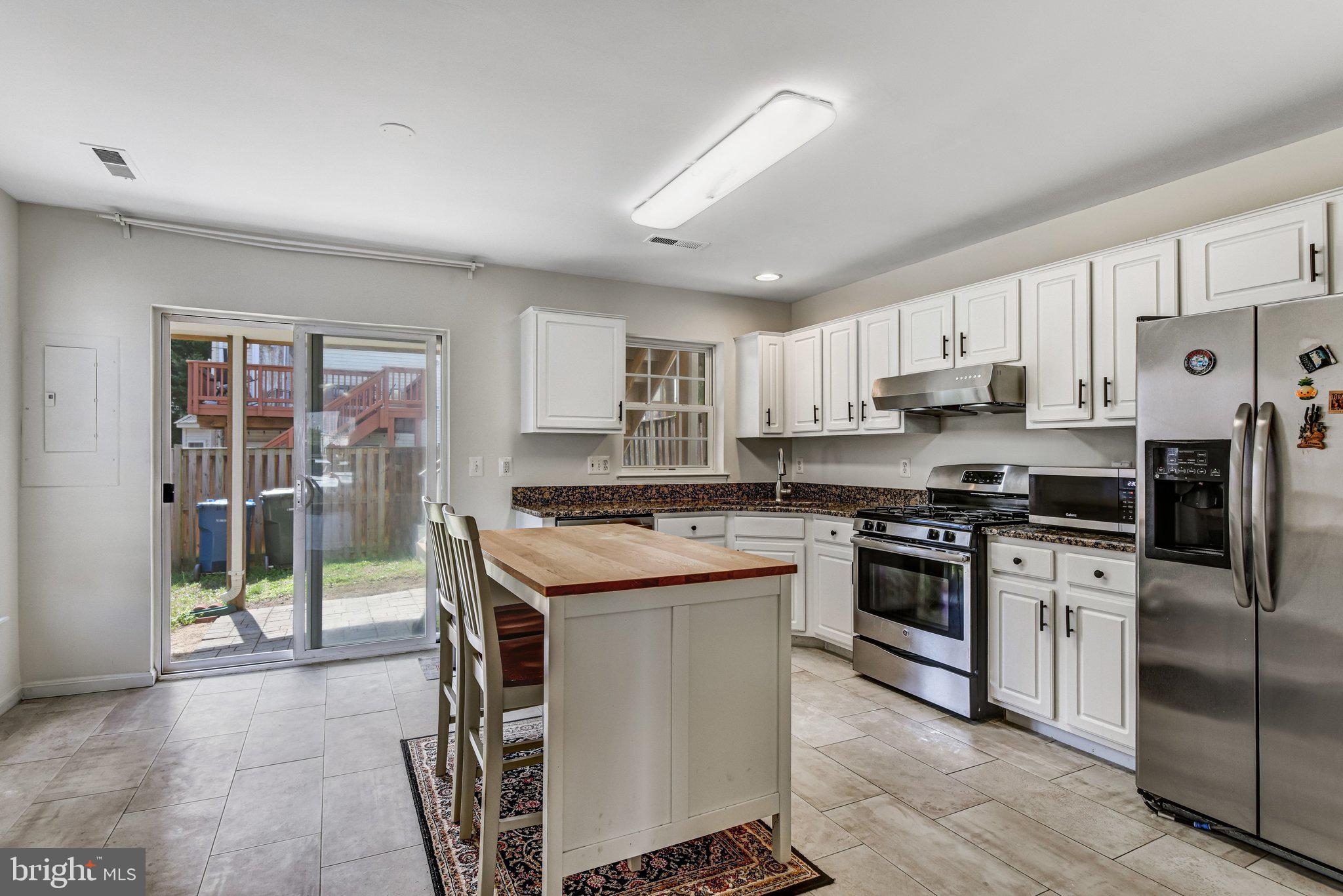 42847 PILGRIM SQUARE