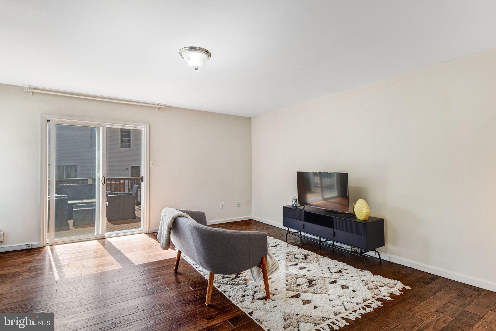 42847 PILGRIM SQUARE