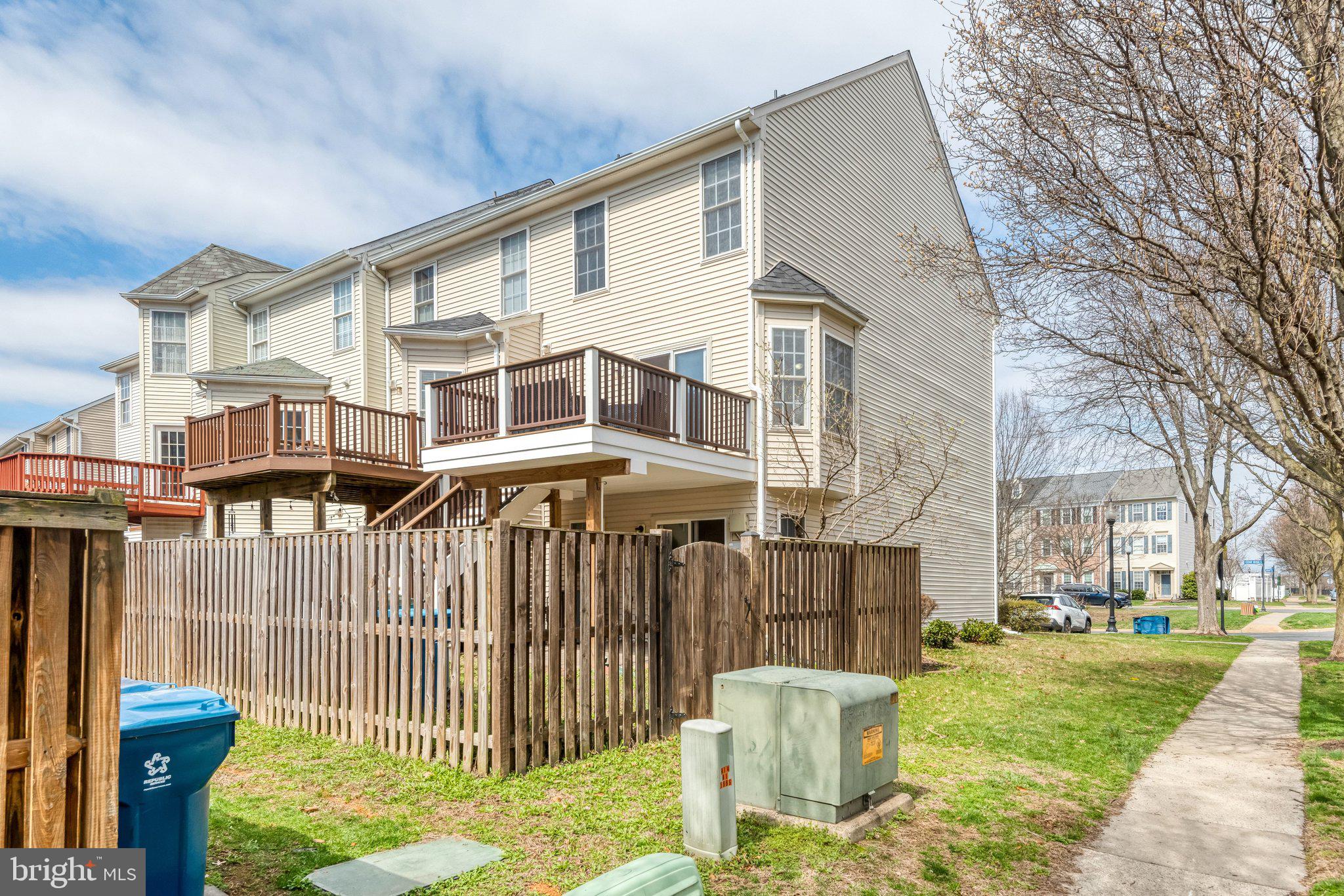 42847 PILGRIM SQUARE