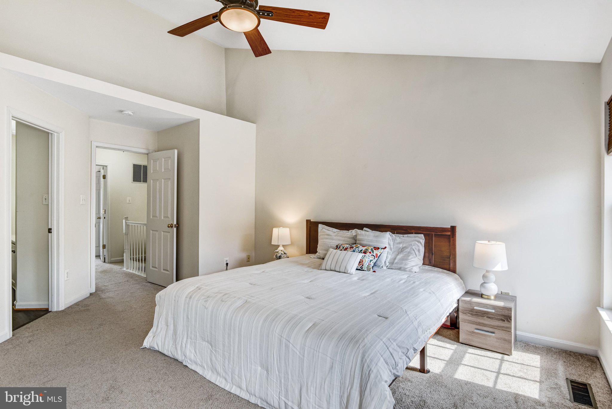 42847 PILGRIM SQUARE