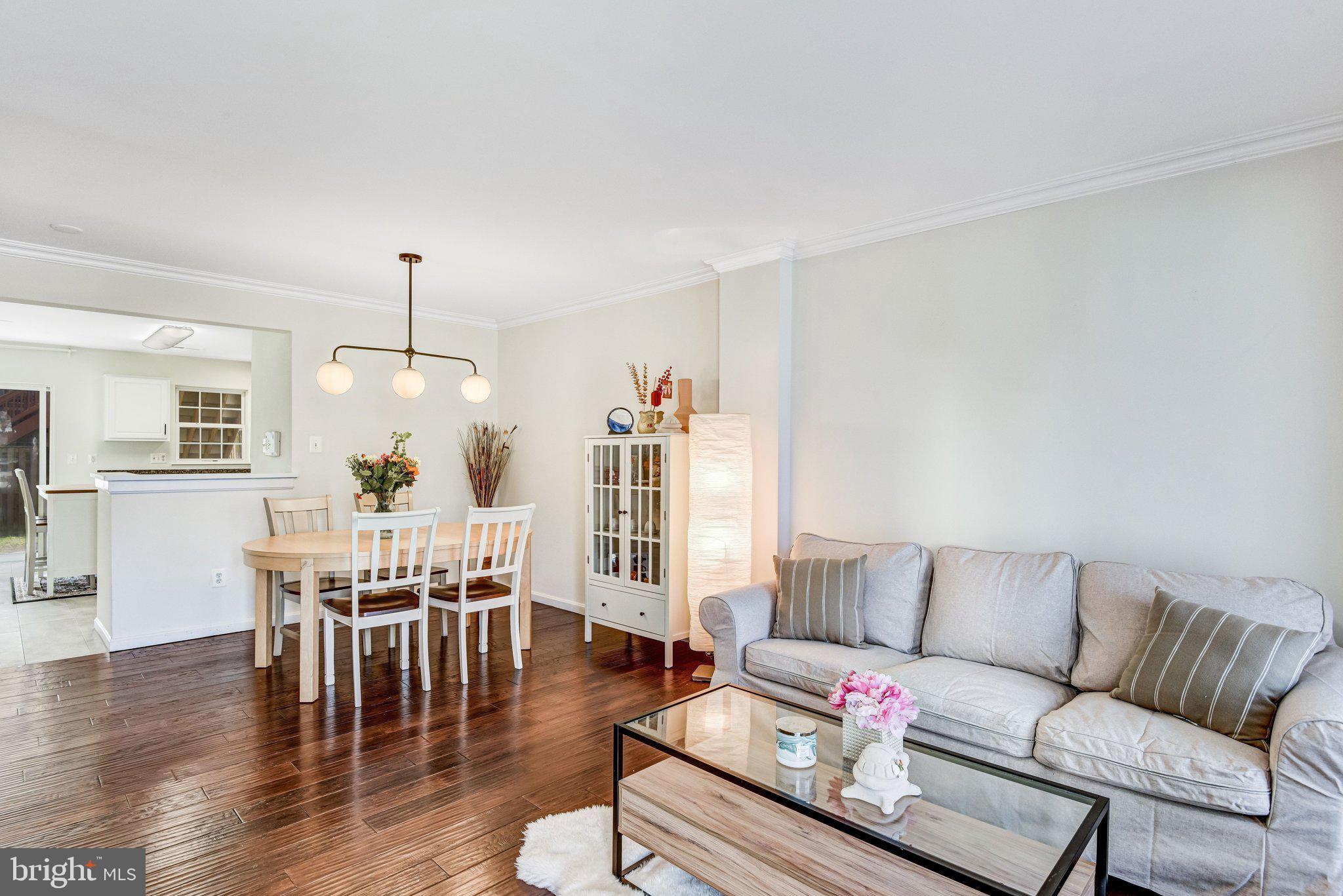 42847 PILGRIM SQUARE