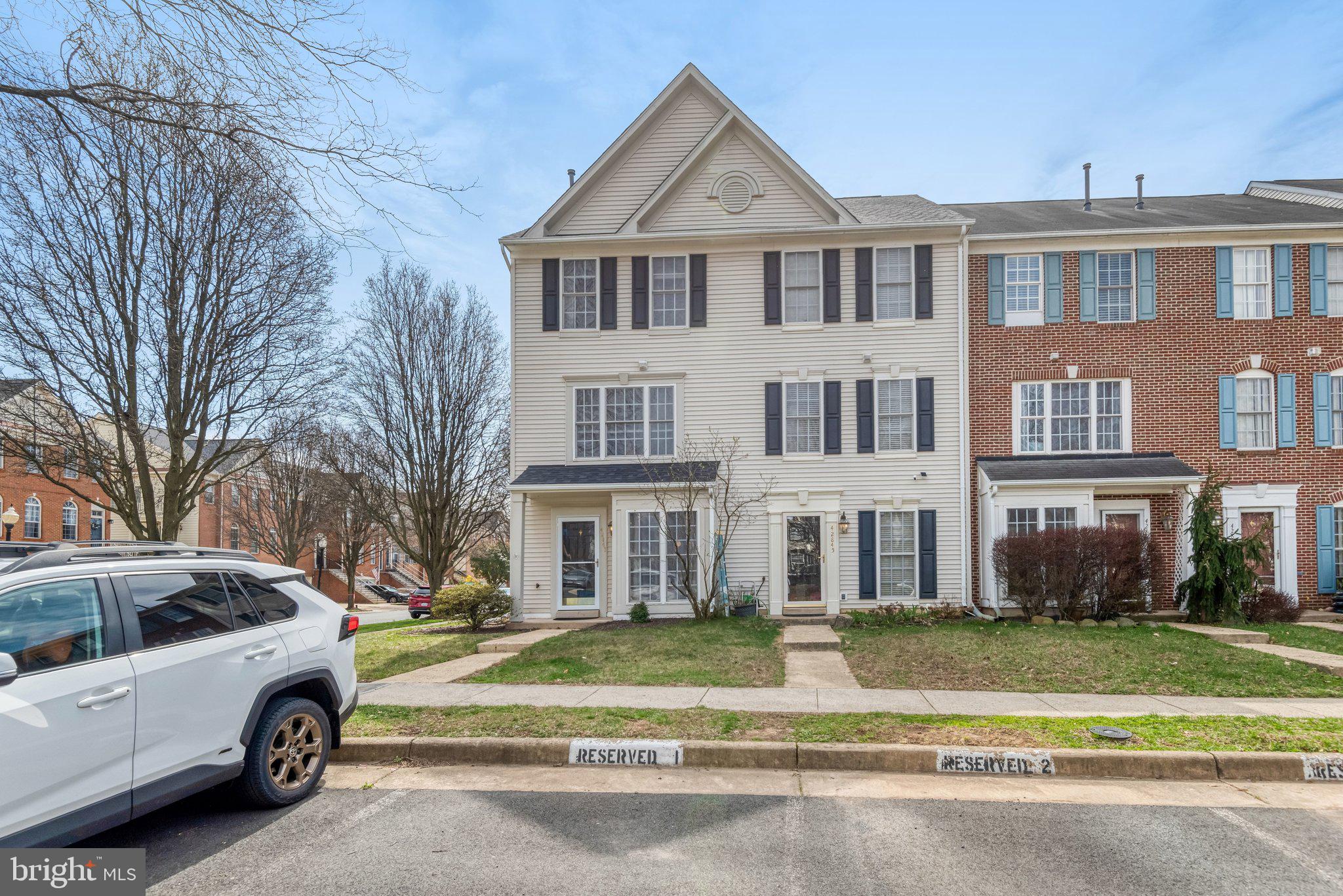 42847 PILGRIM SQUARE