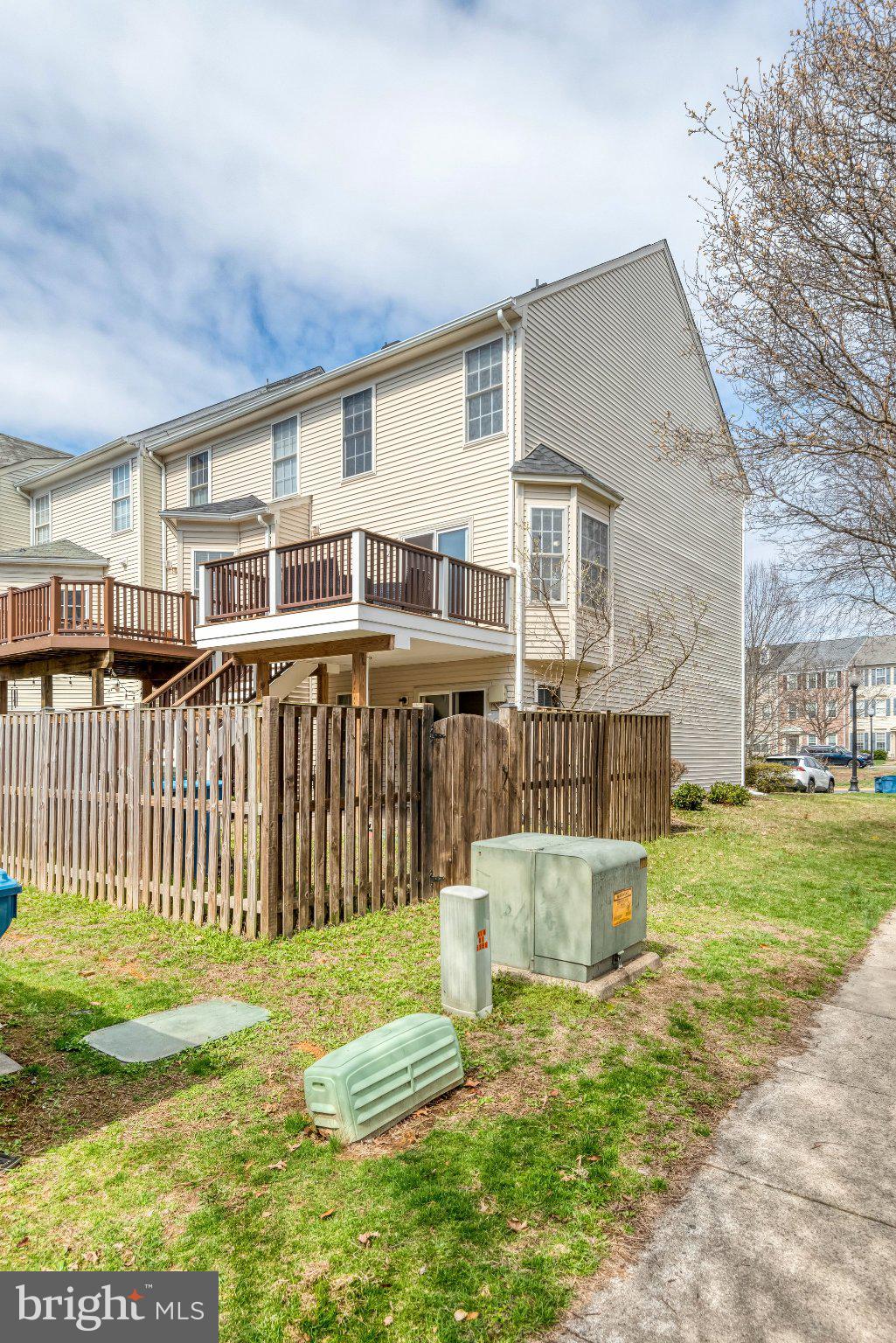 42847 PILGRIM SQUARE
