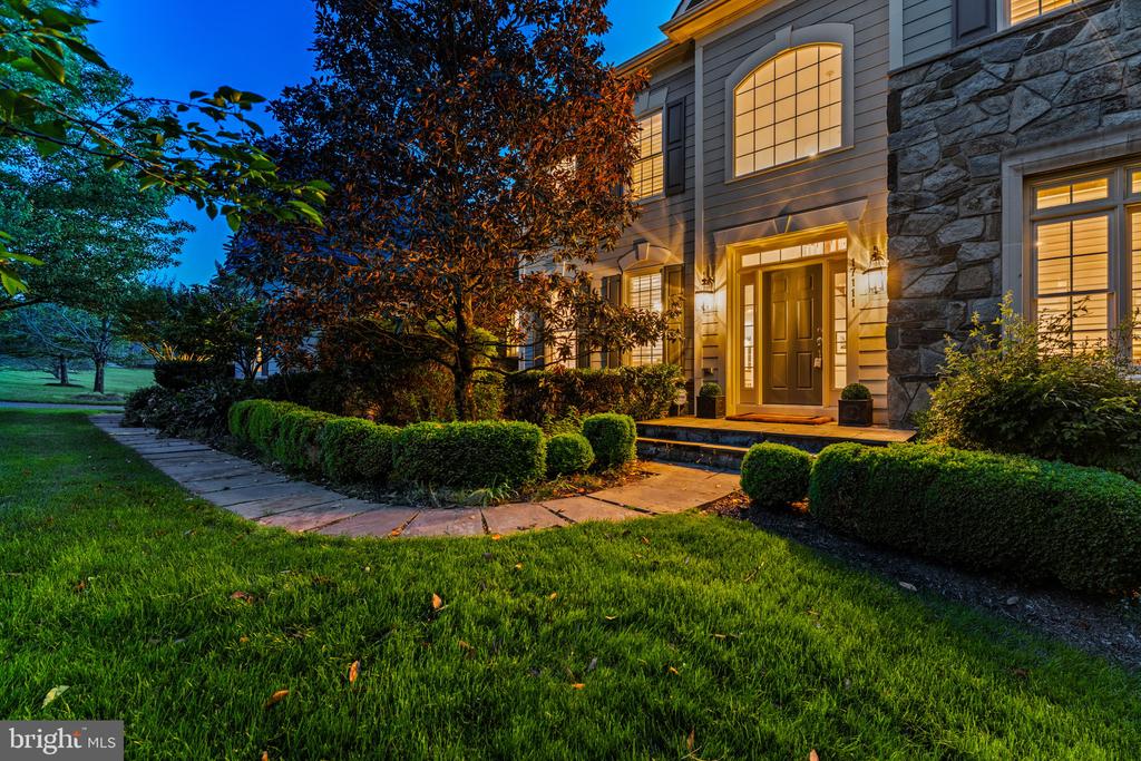 17111 NEEDLES COURT