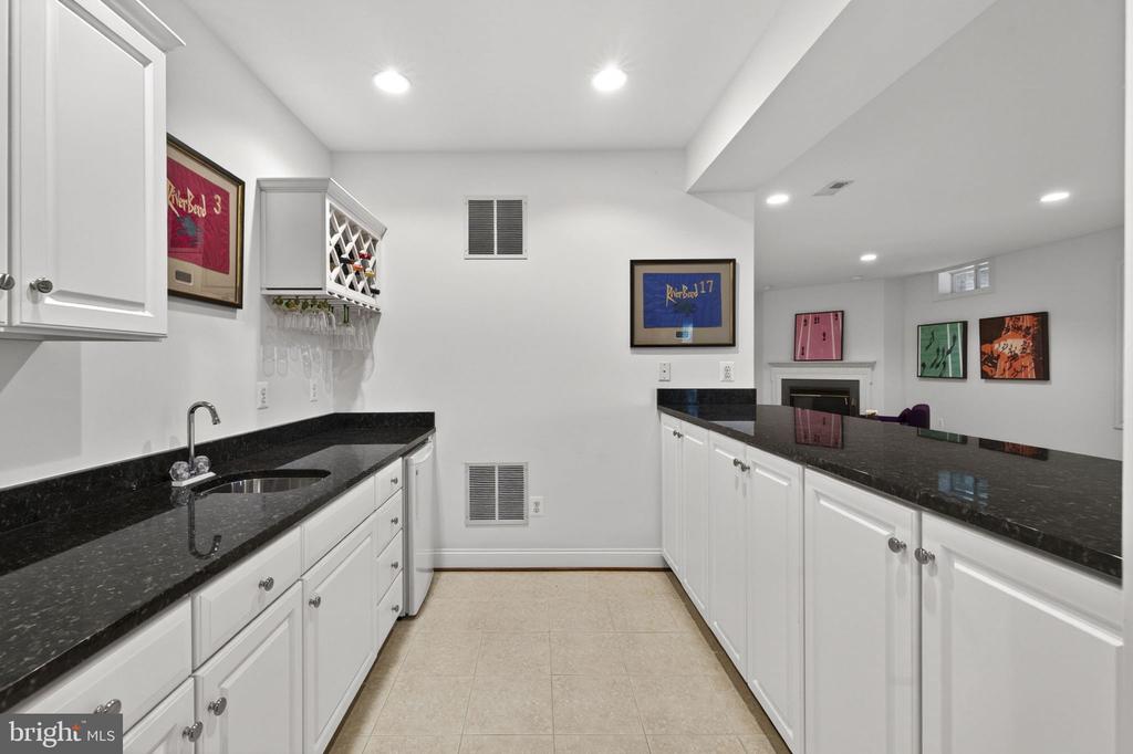 17111 NEEDLES COURT