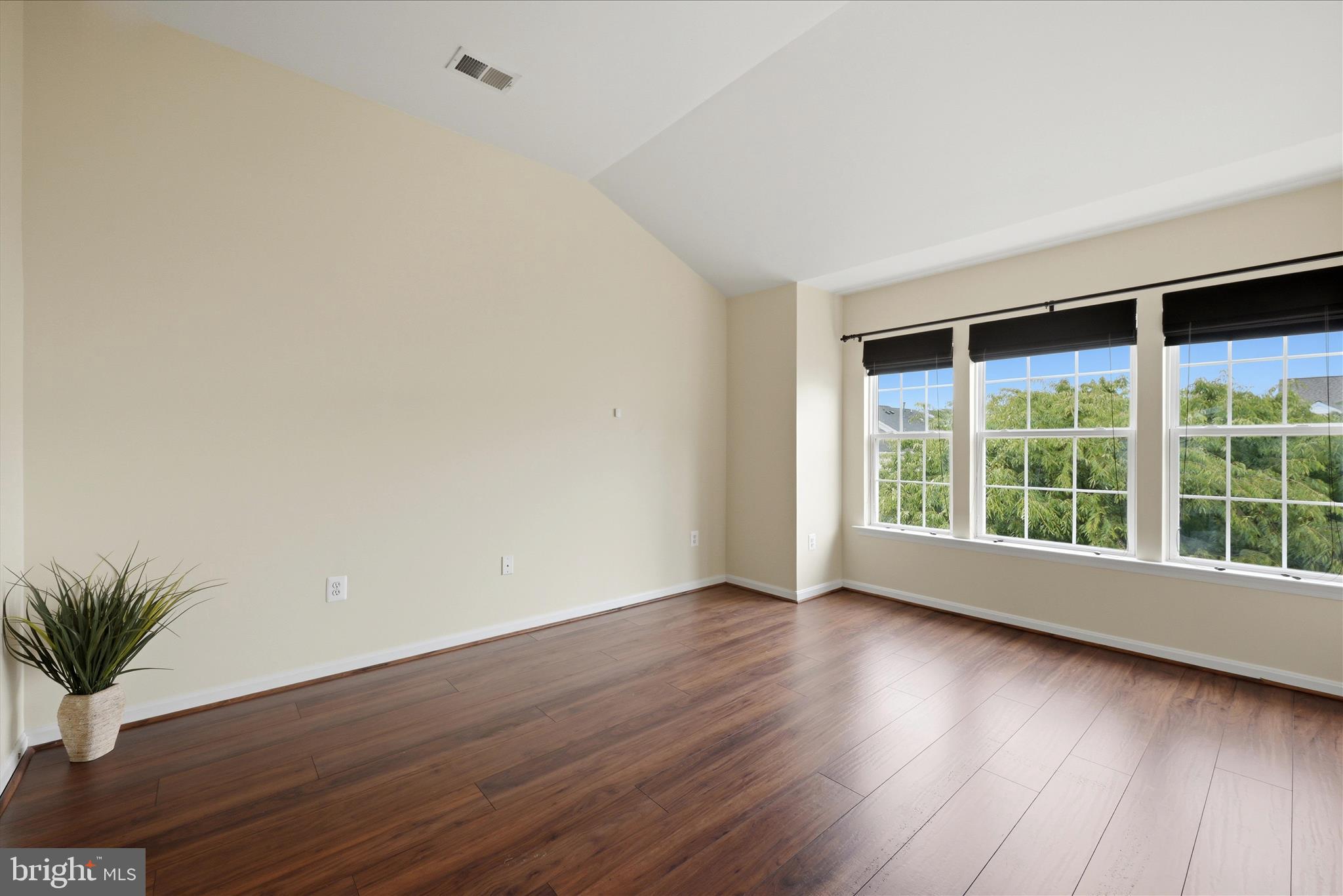 509 EDMONTON TERRACE NE