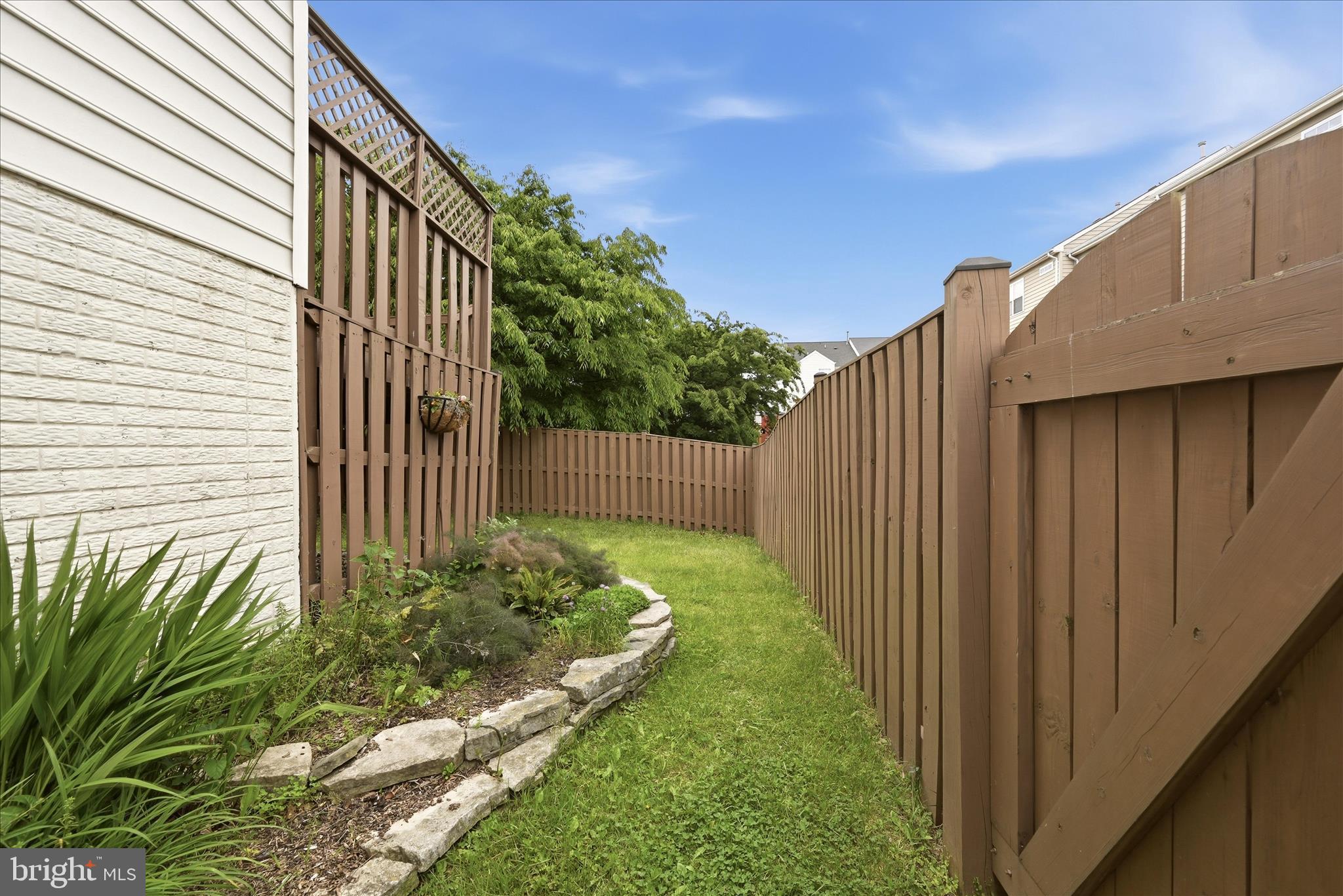 509 EDMONTON TERRACE NE