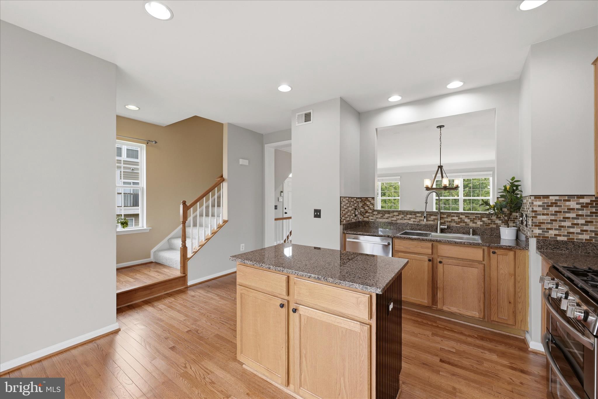 509 EDMONTON TERRACE NE