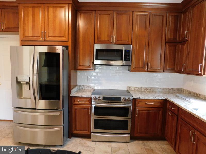 13886 BERLIN TURNPIKE A