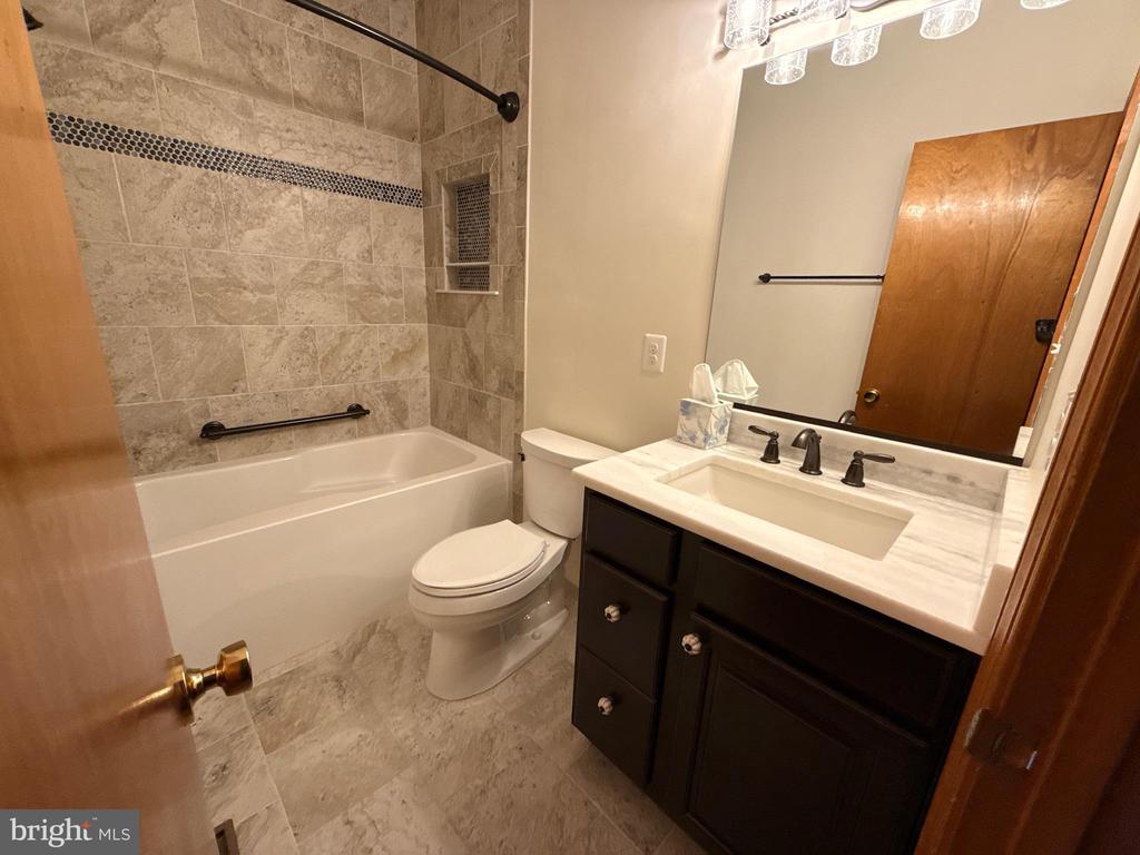 13886 BERLIN TURNPIKE A