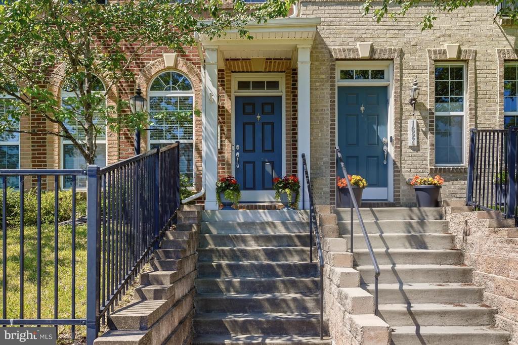 1626 LISMORE TERRACE NE